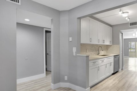 Condo in Coconut Creek, Florida, 2 bedrooms № 2250090 - photo 5
