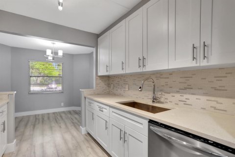 Condo in Coconut Creek, Florida, 2 bedrooms № 2250090 - photo 21
