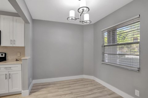 Condo in Coconut Creek, Florida, 2 bedrooms № 2250090 - photo 4