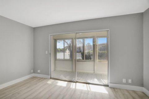 Condo in Coconut Creek, Florida, 2 bedrooms № 2250090 - photo 15