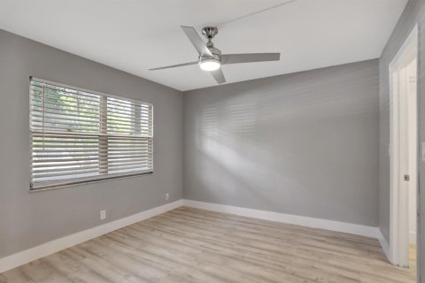 Condo in Coconut Creek, Florida, 2 bedrooms № 2250090 - photo 17