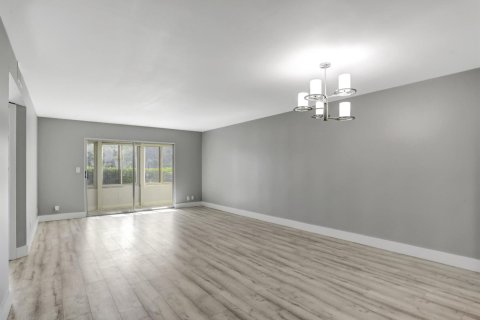 Condo in Coconut Creek, Florida, 2 bedrooms № 2250090 - photo 22