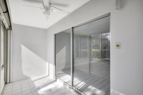Condo in Coconut Creek, Florida, 2 bedrooms № 2250090 - photo 25