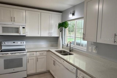 Villa ou maison à louer à Apopka, Floride: 3 chambres, 137.77 m2 № 2113217 - photo 4