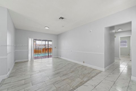 Casa en venta en North Lauderdale, Florida, 4 dormitorios, 155.8 m2 № 1852114 - foto 18