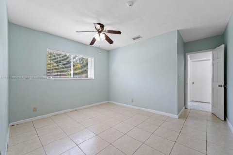 Casa en venta en North Lauderdale, Florida, 4 dormitorios, 155.8 m2 № 1852114 - foto 3