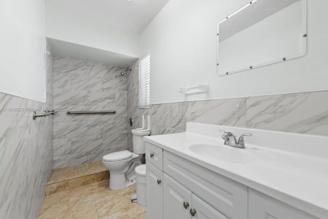 Casa en venta en North Lauderdale, Florida, 4 dormitorios, 155.8 m2 № 1852114 - foto 27