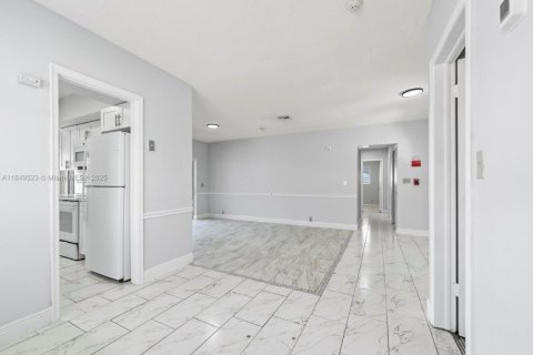 Casa en venta en North Lauderdale, Florida, 4 dormitorios, 155.8 m2 № 1852114 - foto 19