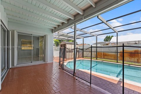 Casa en venta en North Lauderdale, Florida, 4 dormitorios, 155.8 m2 № 1852114 - foto 11