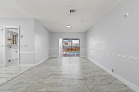 Casa en venta en North Lauderdale, Florida, 4 dormitorios, 155.8 m2 № 1852114 - foto 17