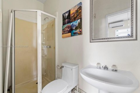 Casa en venta en North Lauderdale, Florida, 4 dormitorios, 155.8 m2 № 1852114 - foto 26