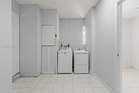 Casa en venta en North Lauderdale, Florida, 4 dormitorios, 155.8 m2 № 1852114 - foto 8