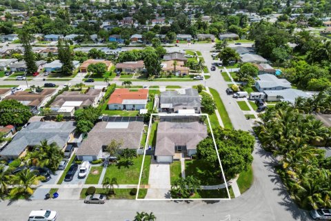 Casa en venta en North Lauderdale, Florida, 4 dormitorios, 155.8 m2 № 1852114 - foto 14