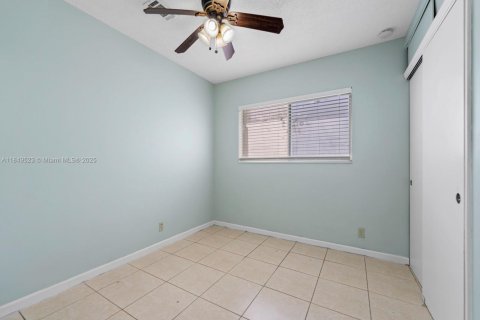 Casa en venta en North Lauderdale, Florida, 4 dormitorios, 155.8 m2 № 1852114 - foto 30
