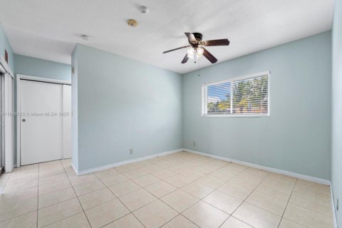 Casa en venta en North Lauderdale, Florida, 4 dormitorios, 155.8 m2 № 1852114 - foto 2