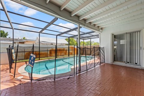 Casa en venta en North Lauderdale, Florida, 4 dormitorios, 155.8 m2 № 1852114 - foto 12