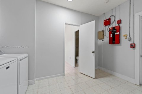 Casa en venta en North Lauderdale, Florida, 4 dormitorios, 155.8 m2 № 1852114 - foto 10