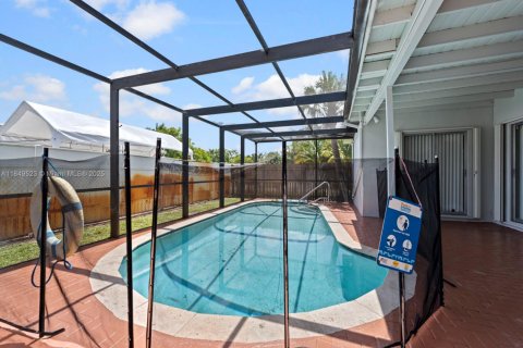 Casa en venta en North Lauderdale, Florida, 4 dormitorios, 155.8 m2 № 1852114 - foto 13