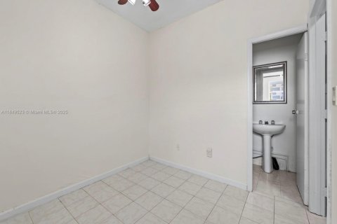 Casa en venta en North Lauderdale, Florida, 4 dormitorios, 155.8 m2 № 1852114 - foto 25