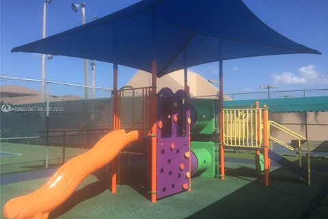 Touwnhouse à louer à Coconut Creek, Floride: 2 chambres, 99.22 m2 № 1999286 - photo 4