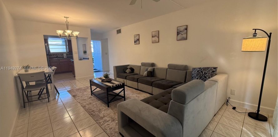 Кондоминиум с 1 спальней в Холливуд, Флорида № 2022230