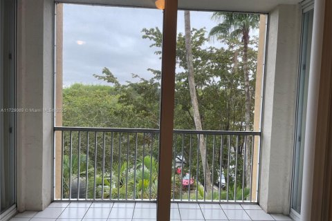 Condo in Doral, Florida, 2 bedrooms  № 1764277 - photo 3