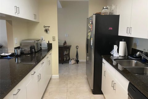 Condo in Doral, Florida, 2 bedrooms  № 1764277 - photo 15