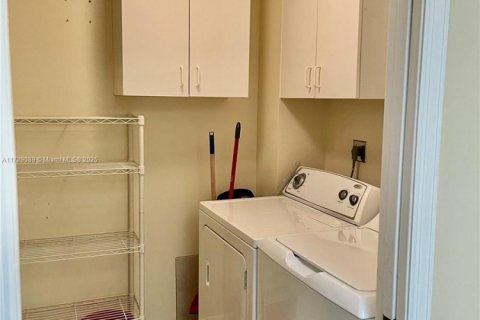 Condo in Doral, Florida, 2 bedrooms  № 1764277 - photo 30