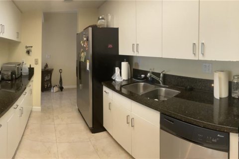 Condo in Doral, Florida, 2 bedrooms  № 1764277 - photo 19