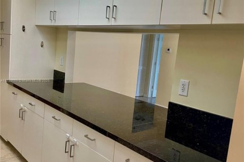 Condo in Doral, Florida, 2 bedrooms  № 1764277 - photo 20