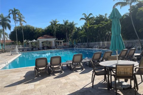 Condo in Doral, Florida, 2 bedrooms  № 1764277 - photo 10