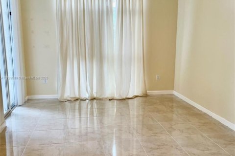 Condo in Doral, Florida, 2 bedrooms  № 1764277 - photo 23