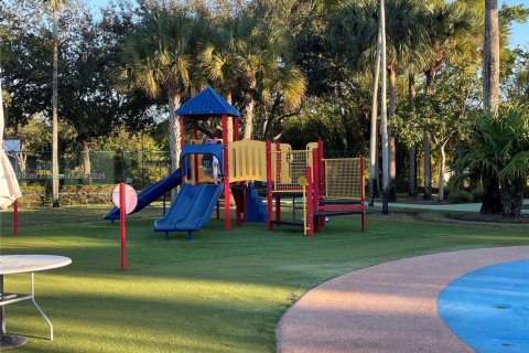 Condo in Doral, Florida, 2 bedrooms  № 1764277 - photo 6