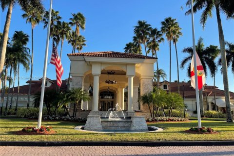 Condo in Doral, Florida, 2 bedrooms  № 1764277 - photo 11