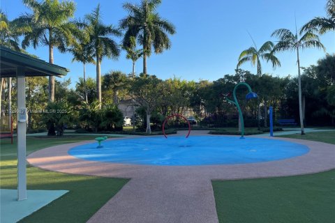 Condo in Doral, Florida, 2 bedrooms  № 1764277 - photo 8