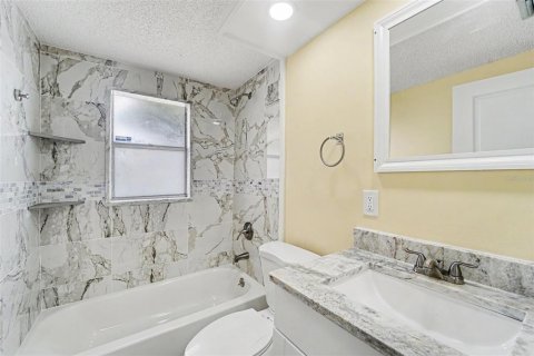 House in Spring Hill, Florida 3 bedrooms, 125.98 sq.m. № 2222632 - photo 20
