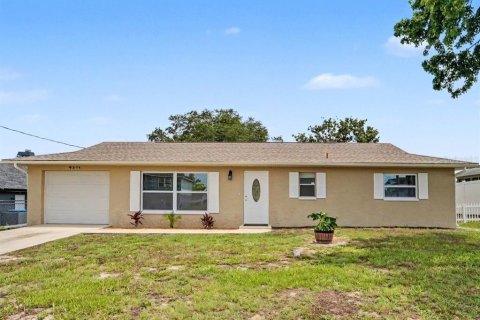 House in Spring Hill, Florida 3 bedrooms, 125.98 sq.m. № 2222632