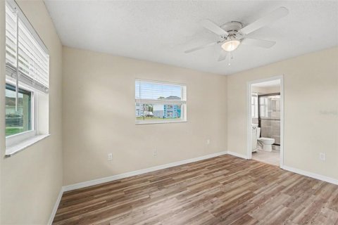 House in Spring Hill, Florida 3 bedrooms, 125.98 sq.m. № 2222632 - photo 16