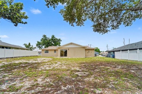 House in Spring Hill, Florida 3 bedrooms, 125.98 sq.m. № 2222632 - photo 25