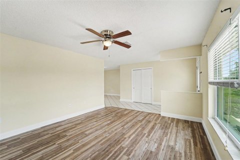 House in Spring Hill, Florida 3 bedrooms, 125.98 sq.m. № 2222632 - photo 11