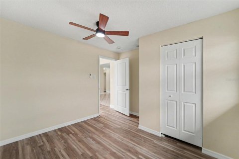 House in Spring Hill, Florida 3 bedrooms, 125.98 sq.m. № 2222632 - photo 13