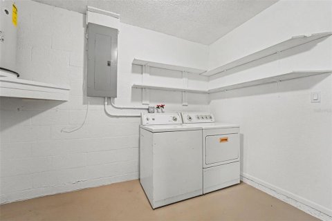 House in Spring Hill, Florida 3 bedrooms, 125.98 sq.m. № 2222632 - photo 21