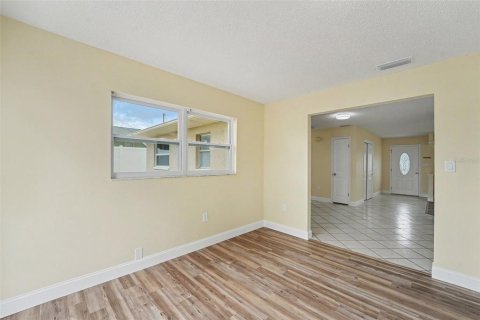 House in Spring Hill, Florida 3 bedrooms, 125.98 sq.m. № 2222632 - photo 12