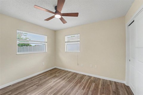 House in Spring Hill, Florida 3 bedrooms, 125.98 sq.m. № 2222632 - photo 19