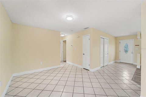 House in Spring Hill, Florida 3 bedrooms, 125.98 sq.m. № 2222632 - photo 10