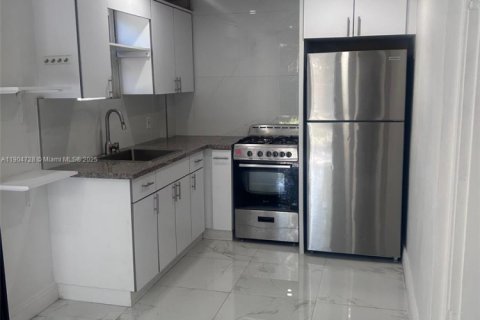 Casa en alquiler en Miami, Florida, 2 dormitorios, 99.87 m2 № 1955161 - foto 4