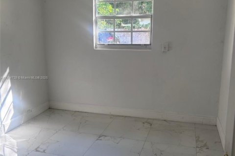 Casa en alquiler en Miami, Florida, 2 dormitorios, 99.87 m2 № 1955161 - foto 9
