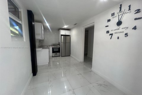 Casa en alquiler en Miami, Florida, 2 dormitorios, 99.87 m2 № 1955161 - foto 5