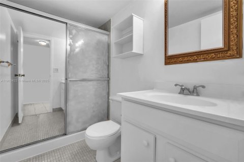 Condo in Hallandale Beach, Florida, 2 bedrooms № 1968813 - photo 23