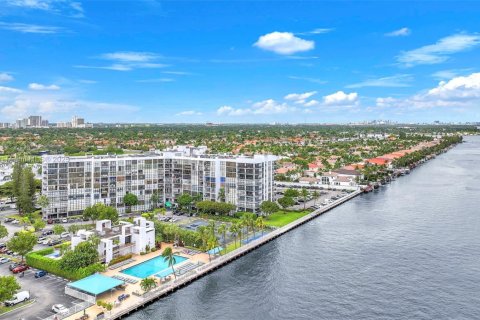 Condo in Hallandale Beach, Florida, 2 bedrooms № 1968813 - photo 5